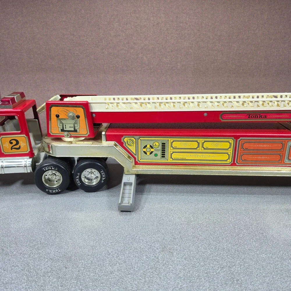 Vintage Tonka Hook and Ladder‎ Fire Truck #2 Plastic/Steel W/Siren Made In USA